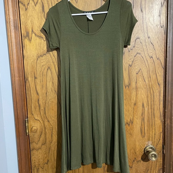 French atmosphere small olive green knit dress. - Picture 1 of 1